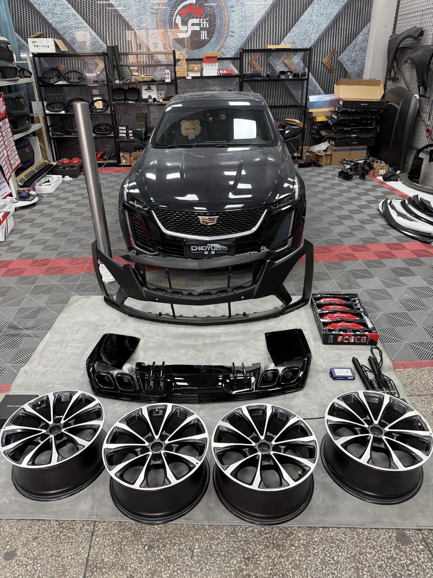 GT银改色贴膜搭配黑翼外观，改尊贵版轮毂。