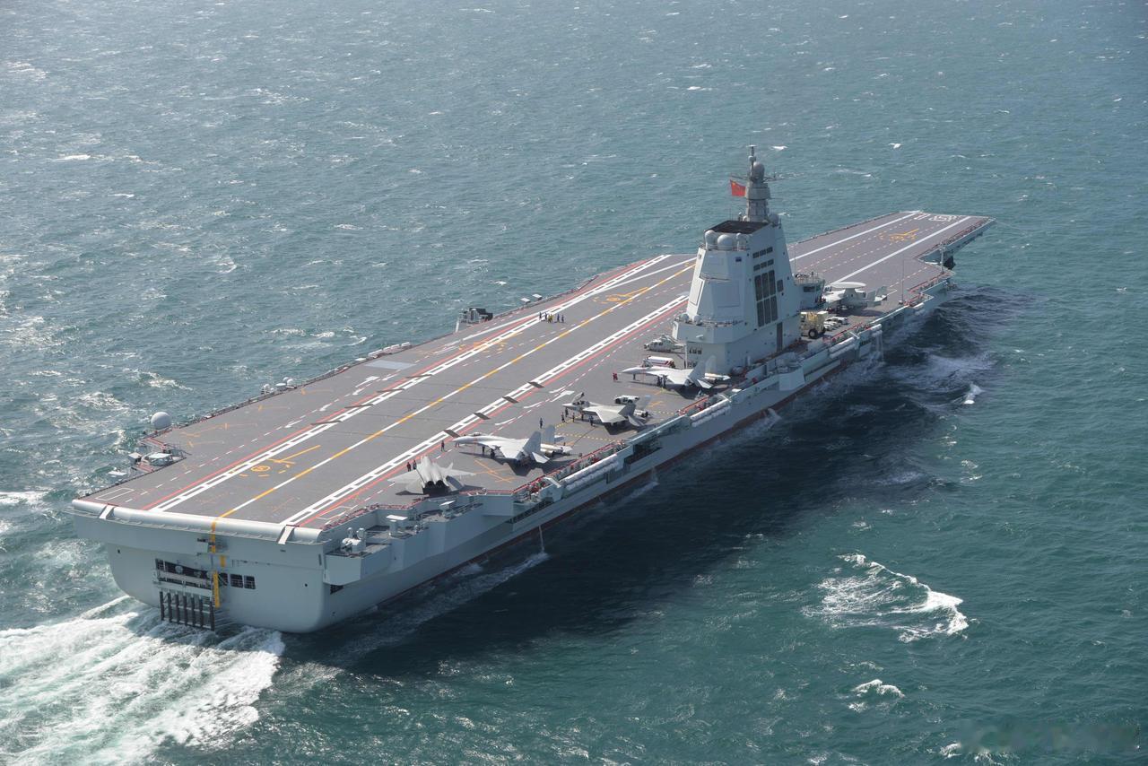 海军福建舰入列之后开展的首次海上实兵训练高清（4K）图集。