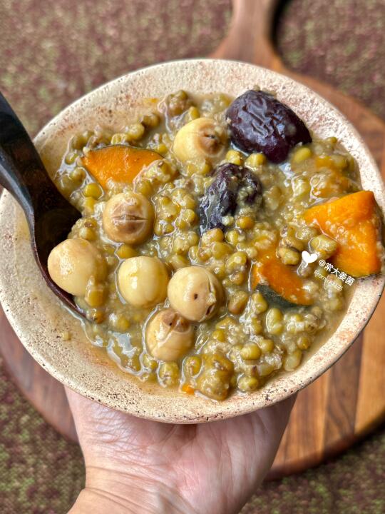 夏日凉方！消暑绿豆莲子甜汤🥣🧊