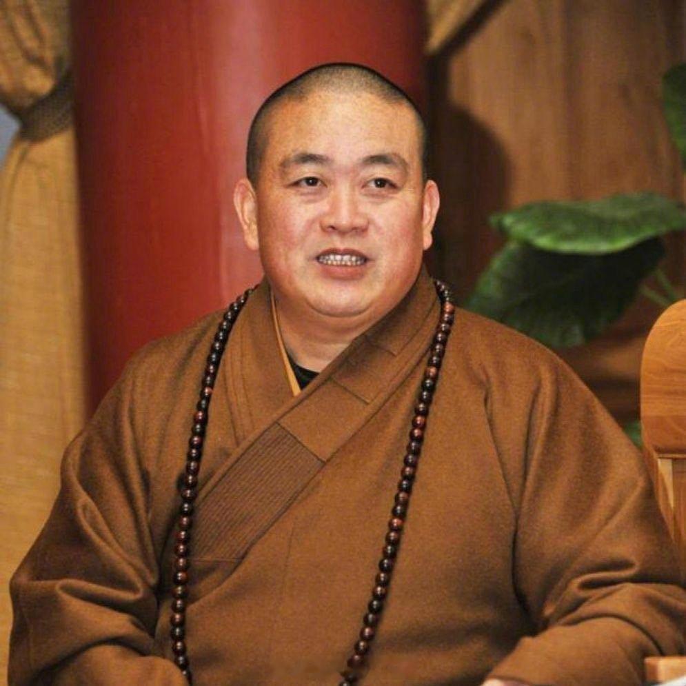 少林寺住持释永信被查 10多年前他被举报的时候，到底是怎样把事情压下来的？当时帮