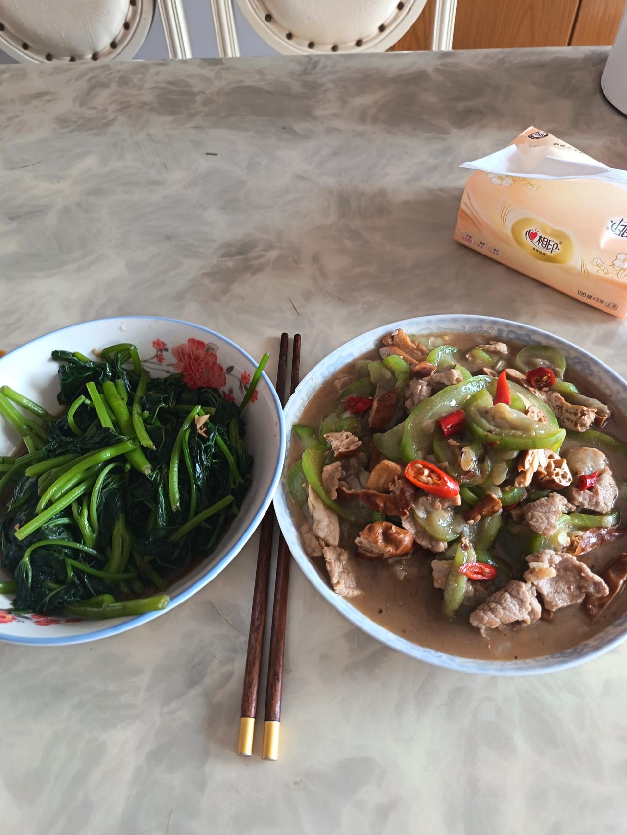6月13号，南昌下了一天的雨。

凌晨又看了世界杯两场球赛，人浑身没劲，就跟这个