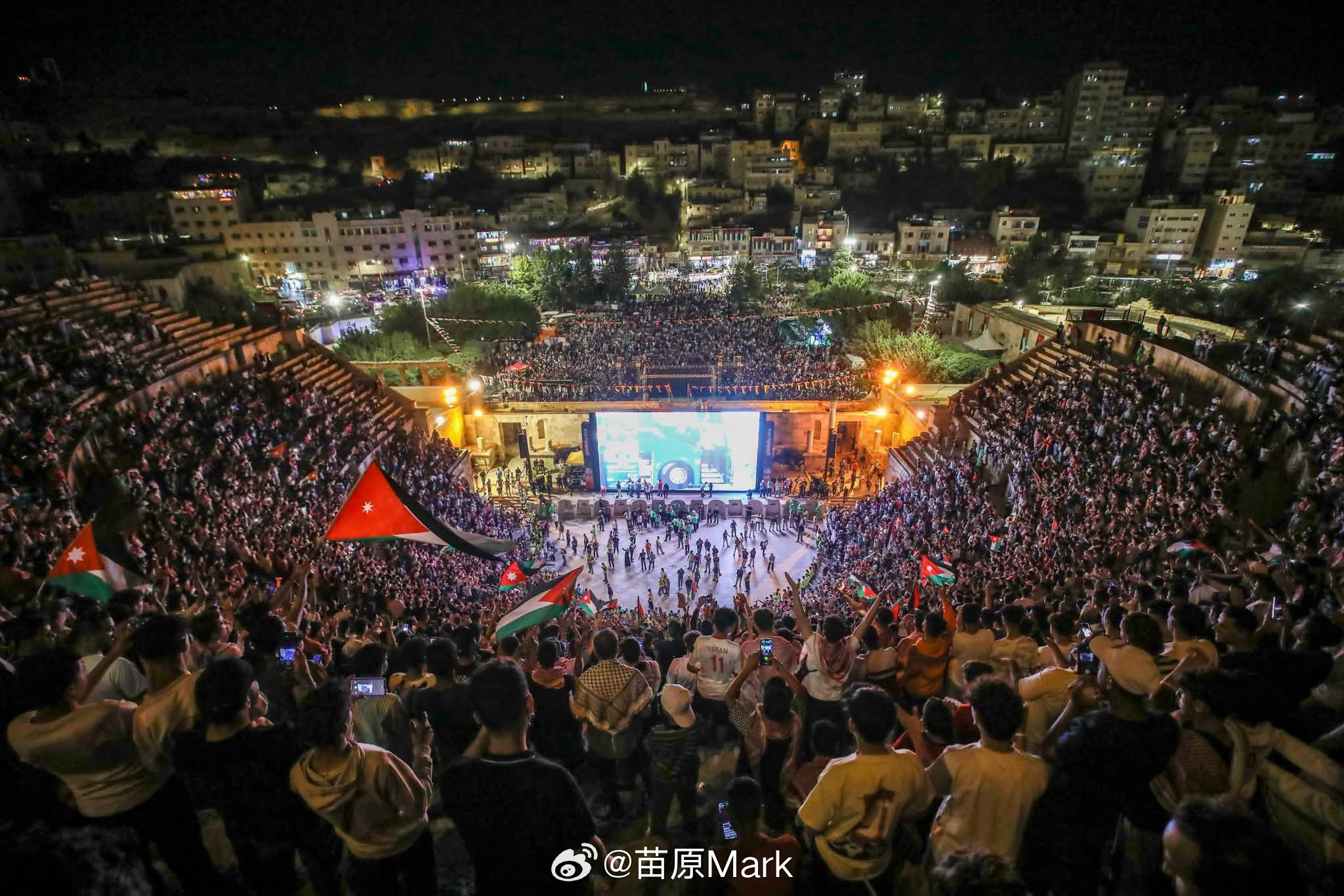 约旦vs阿尔及利亚  安曼老百姓从天黑守到天亮，然后丢球了，世界杯新军想首胜还是