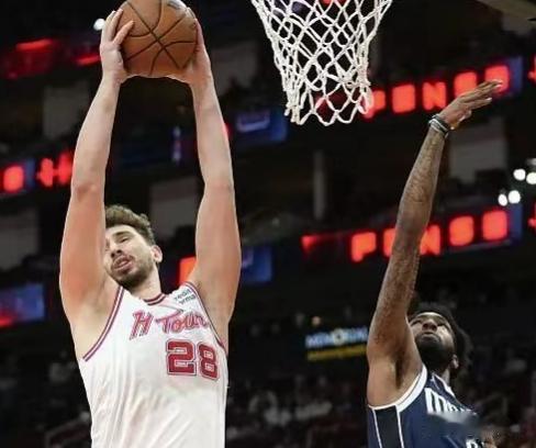北京时间12月23日，NBA常规赛火箭队主场以122-96的比分大胜残阵独行侠！