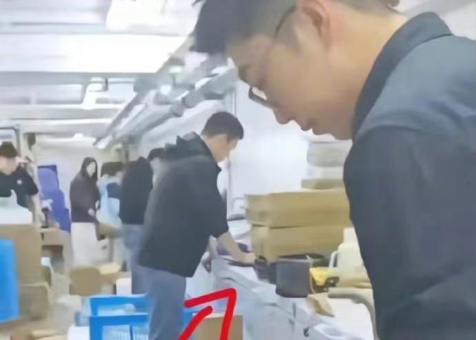 网友曝光董宇辉新工作室的办公地址：2150平，租金每平方7.8元，和之前的场地相