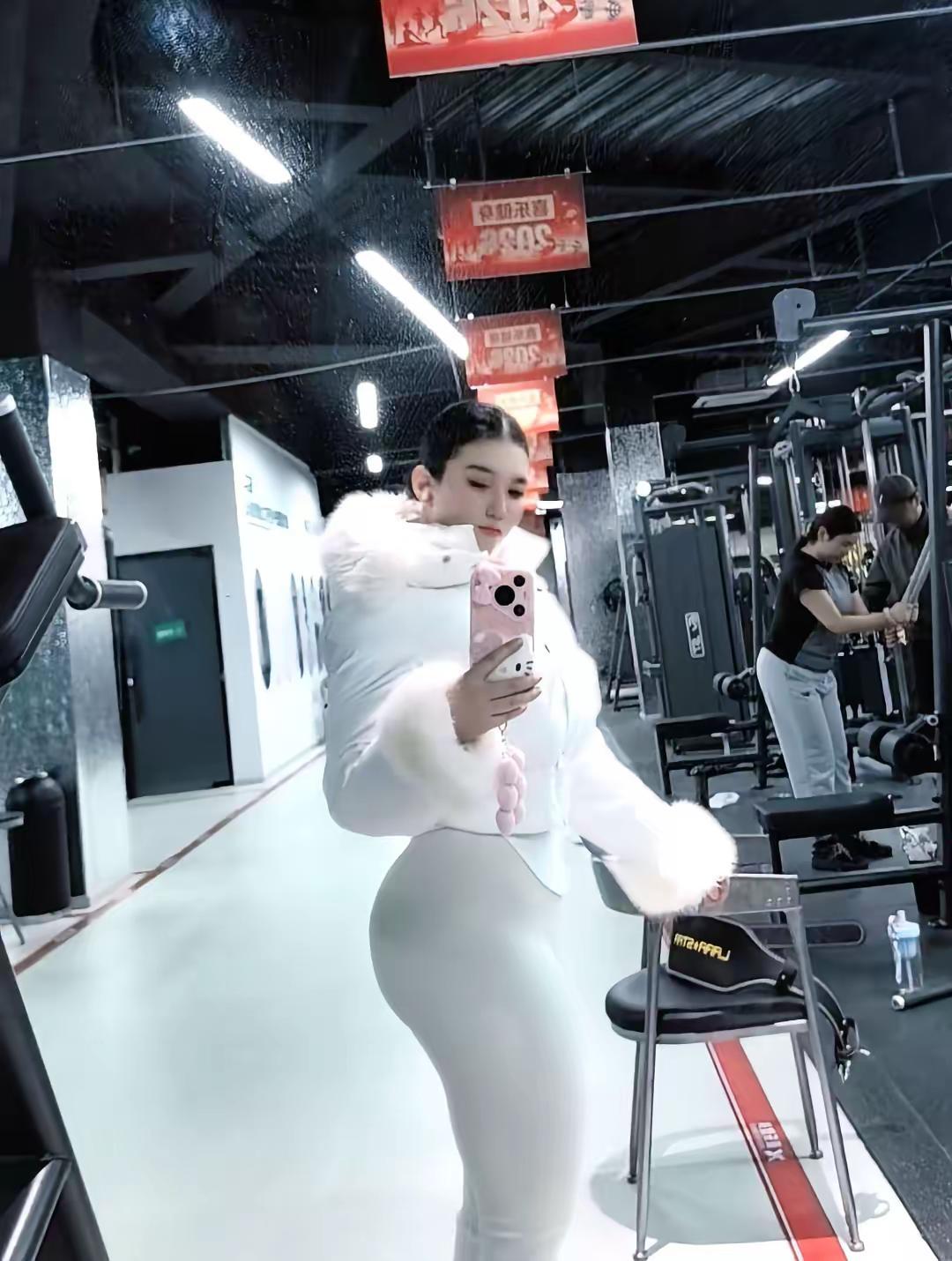 不知道，反正我的身材很曼妙。加绒保暖 厚裤子一条过冬 白色