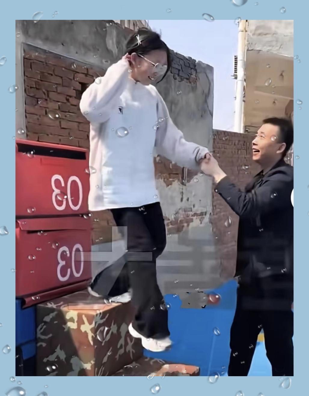 河北校长一个小动作，点醒无数女孩！这才是最走心的教育
 
近日，河北一位校长，他