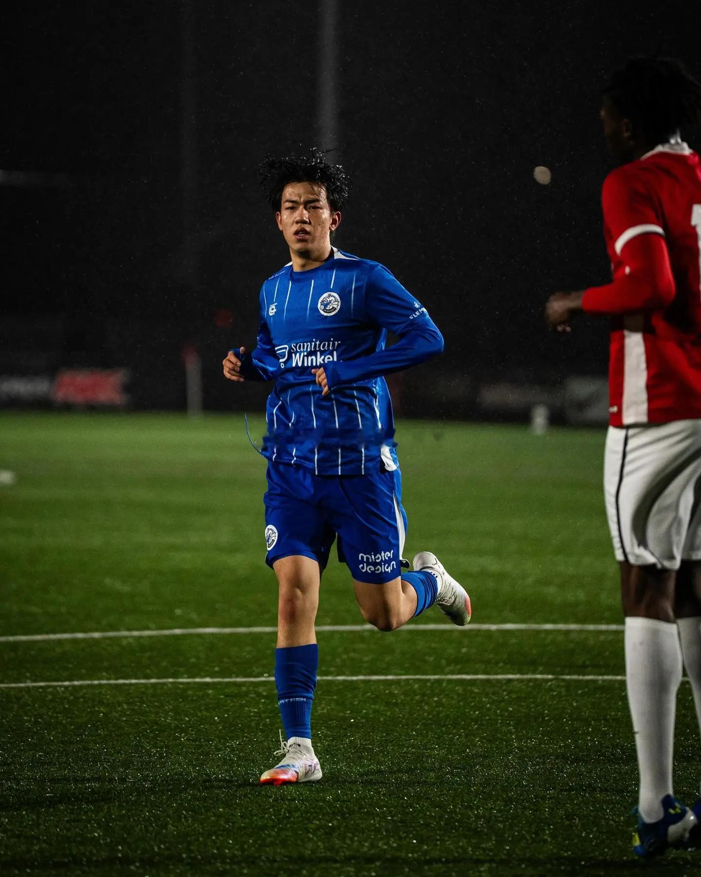 荷乙 邓伯什2-2阿尔克马尔二队 中国球员王博豪替补出场 留洋球员动态热点解读