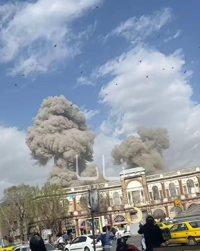 伊朗防空体系干啥吃的？人家战机都明晃晃地飞到头顶了，居然毫无防手之力，也难怪他们