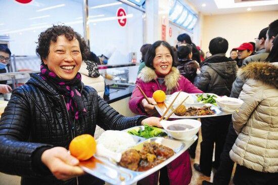 2026年全国两会民生记者会释放出居家养老服务的清晰信号，政策落地与服务升级同步