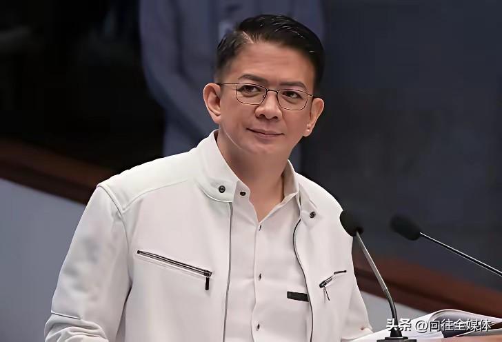 两面政客埃斯库德罗反复横跳，手握关键16票左右逢源，何来救世主一说
 
不少人觉