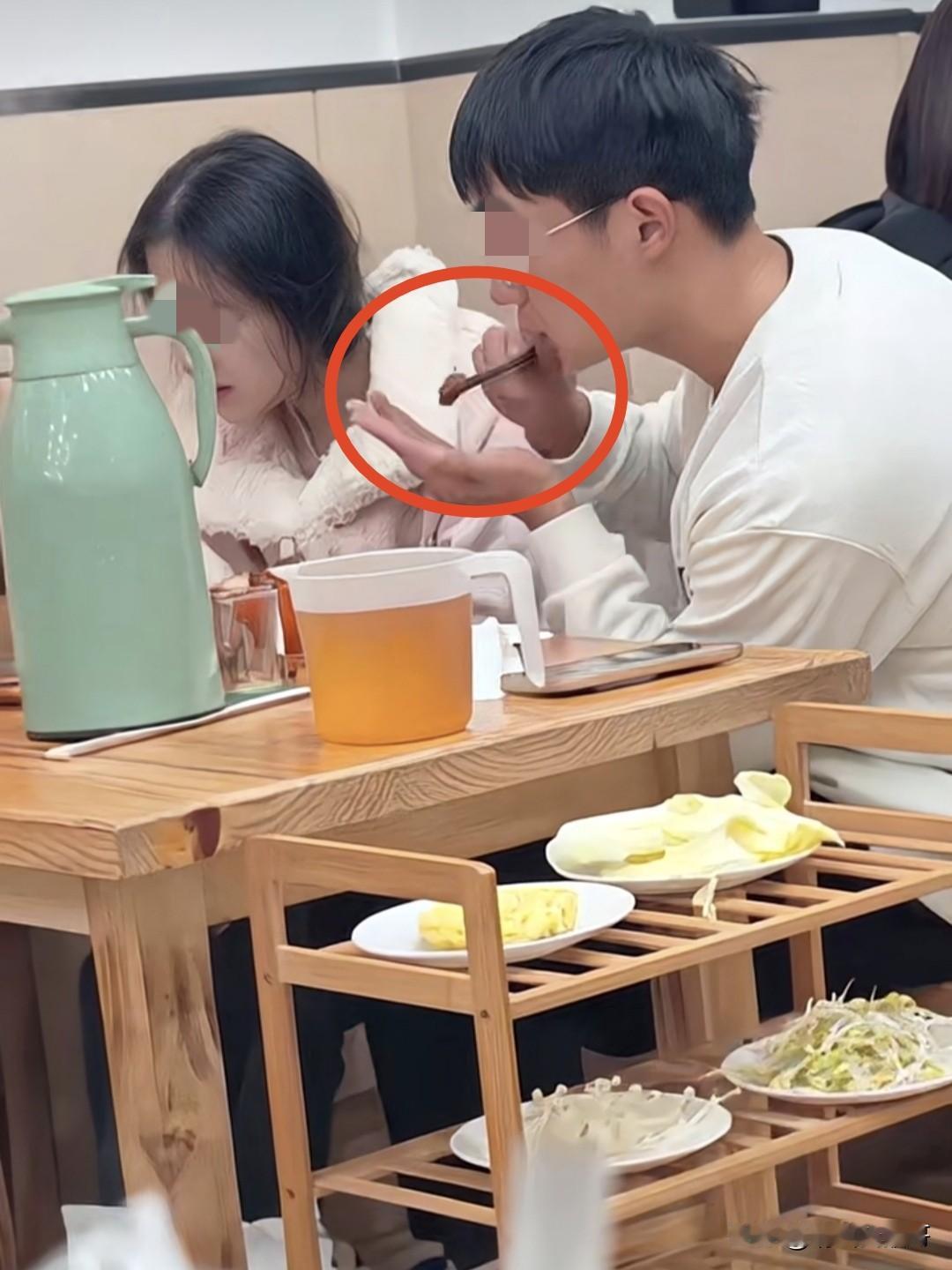 我把这个视频转发给我老婆看，我老婆说这对情侣十有八九成不了，她说我也是女人，恋爱