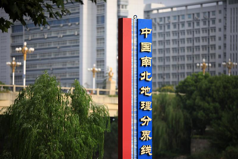 淮安到底算是南方城市还是北方城市，我在本地生活二十多年都没掰扯明白。
中学课本里