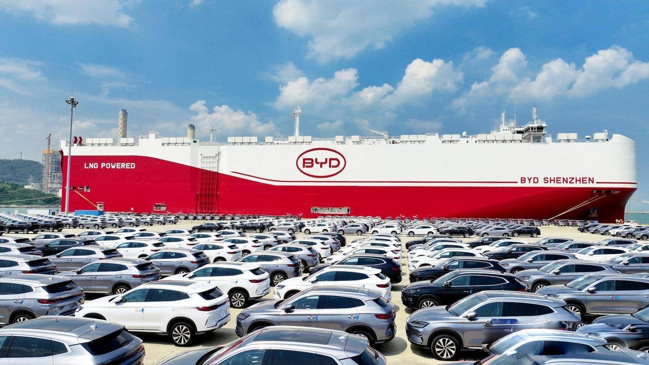 【比亚迪在欧洲连续两月超越特斯拉】
2026 年 2 月上牌数据显示，比亚迪在欧