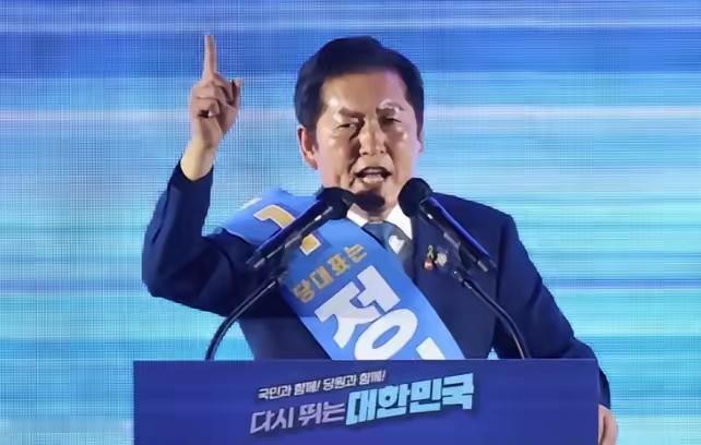 另起门户，野心不小。共同民主党首郑清来，这时候发出的反对之声将和曹国联合组成新的