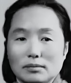 1937年，地主王学文发现一20岁女兵躺在家门口，见四下无人，他一下将女兵扛到了