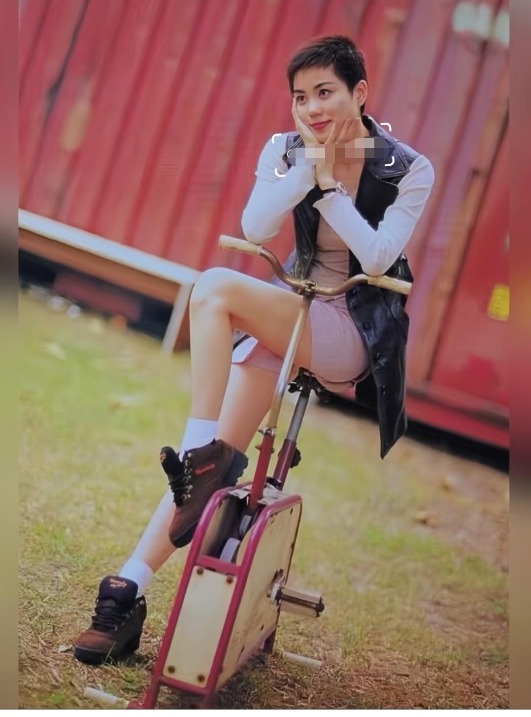 王菲，这样的发型都能驾驭的了，你说是有多美。