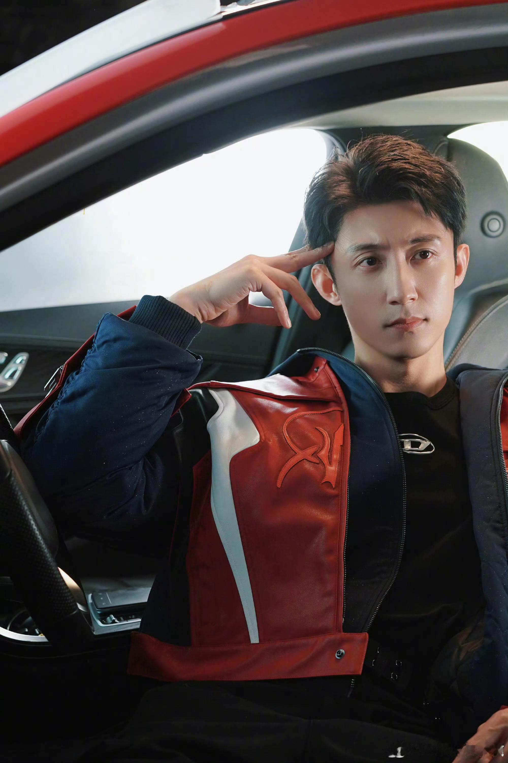 林臻东返场了，这么帅的赛车手 