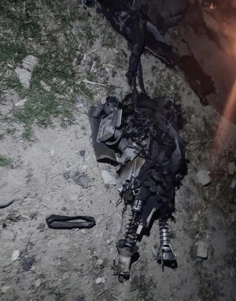 当地时间今天凌晨1点，伊朗伊斯兰革命卫队防空部队在洛雷斯坦省博鲁杰德击落了一架以