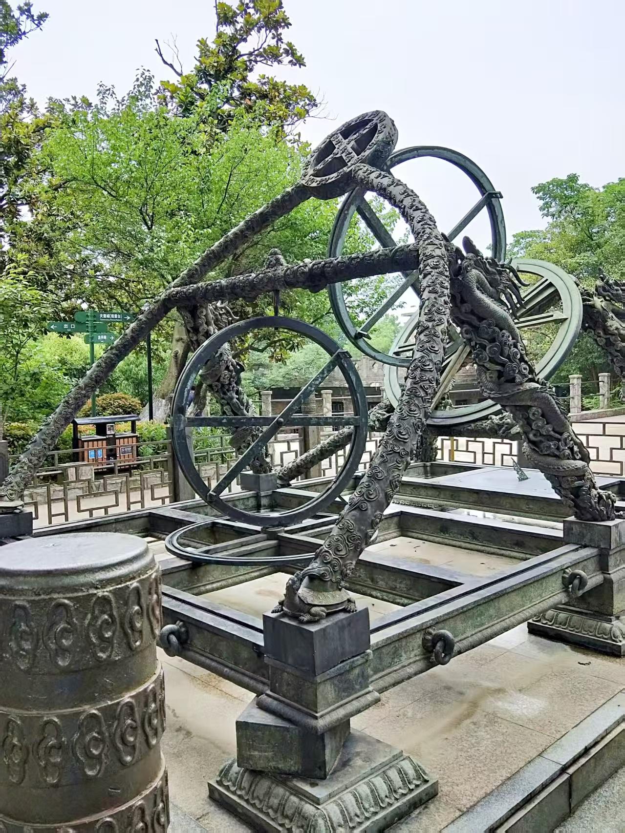 旅游景点门票预约制，不该单一认定是南京的“硬伤”。
一位浙江的旅游爱好者，游玩南