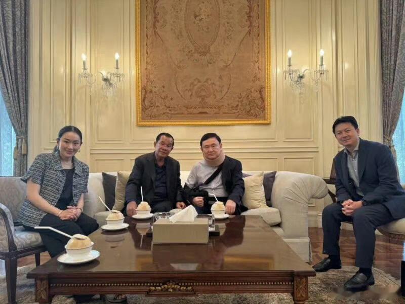柬泰关系紧张之际，洪森爆料说，他信2024年在柬埔寨时身体健康，只是在拍照时才穿