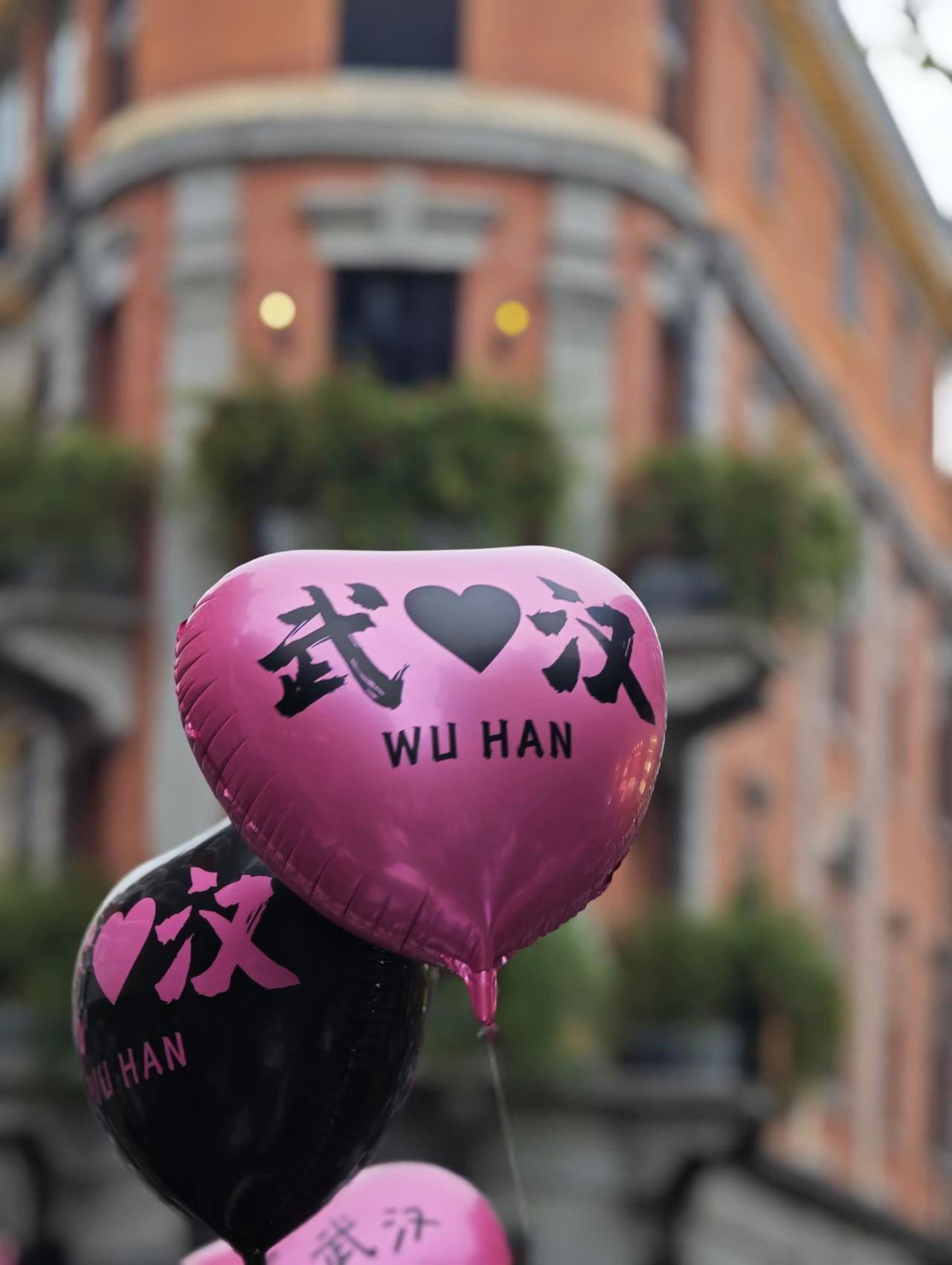 ​巴公房子，湖北省文保。
​镜头所及之处，全是心型气球[爱慕]
这里还有八七会议