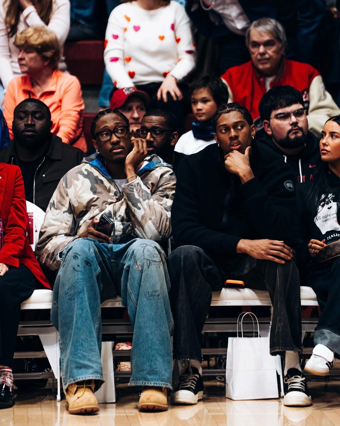 杰伦威廉姆斯昨日和弟弟科迪回到母校观赛，但圣克拉拉大学在主场86:94不敌冈萨加