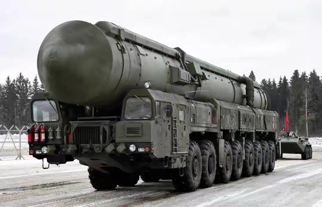 普京核威慑欧洲，吃定美不敢较真，特朗普改口：乌总统没资格上桌