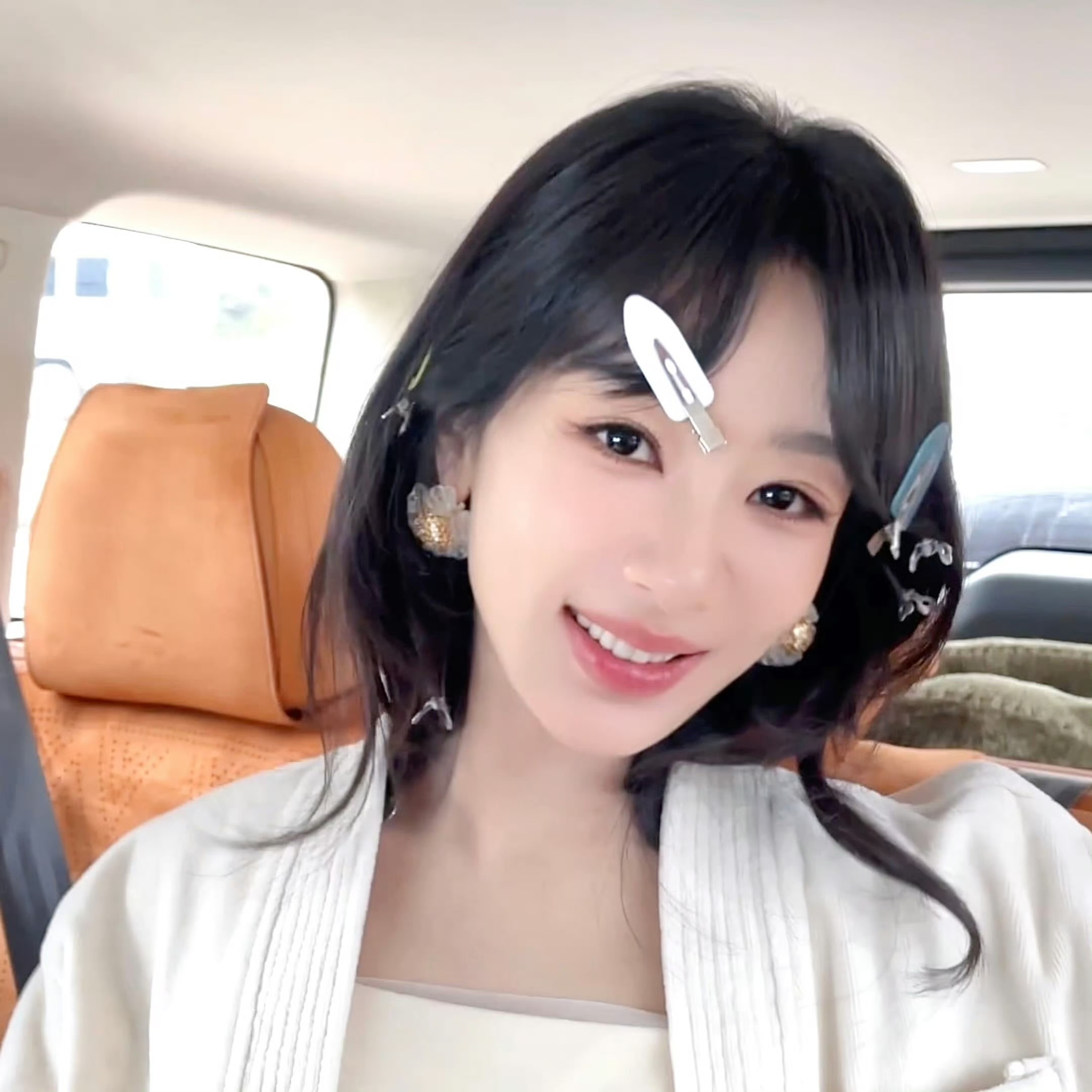 杨紫最新营业状态，脸好小哦[傻眼]blingbling的大眼睛 ​​​