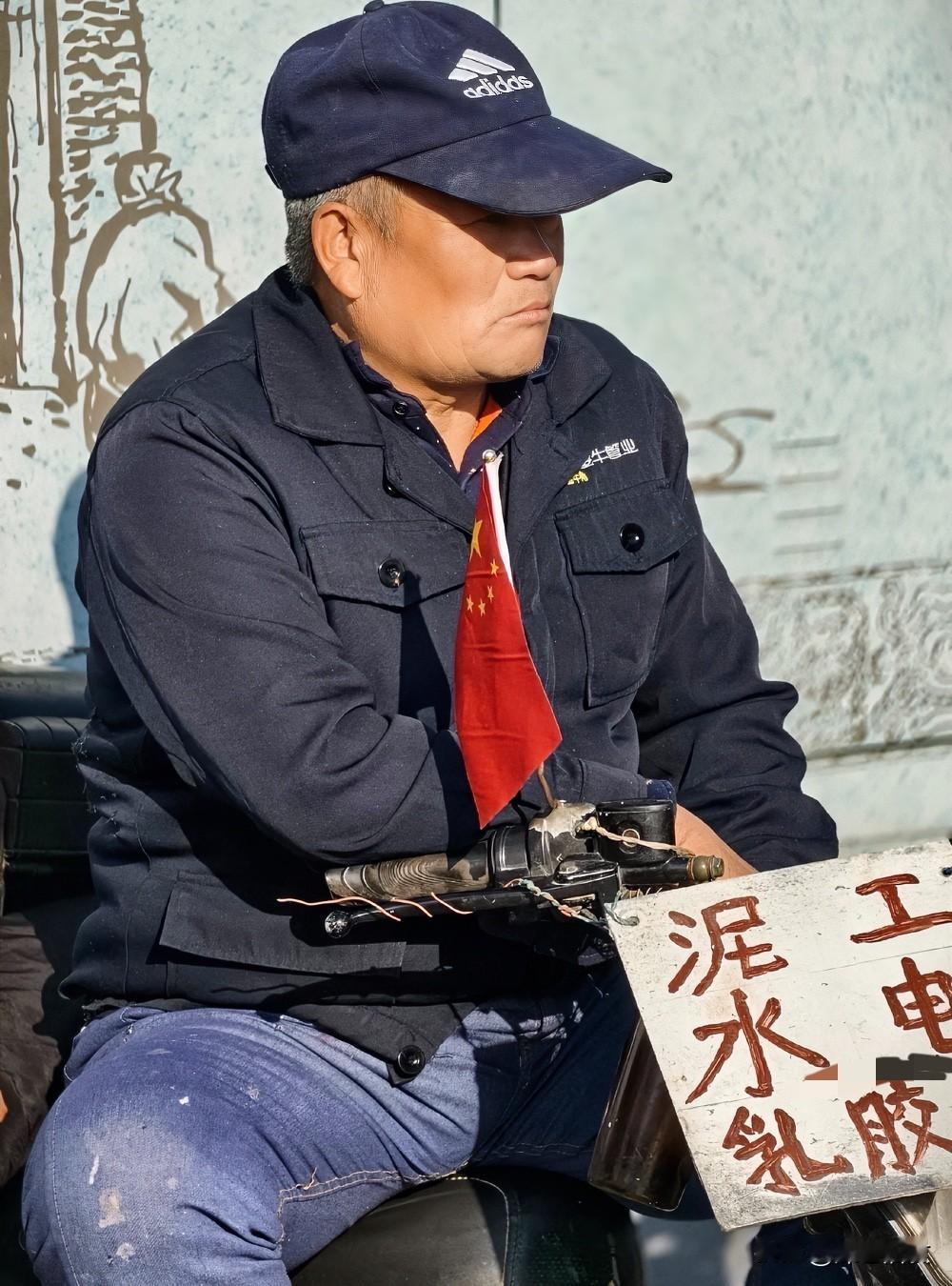 有没有发现，很多工种的工资，和十年前相比，其实没涨，反而降了。

劳务市场的零工