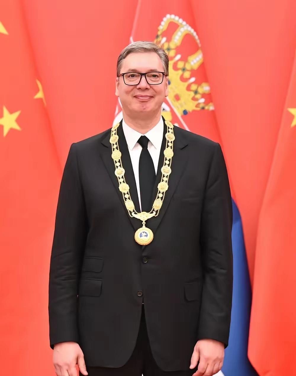 这次访华
全世界都看清了武契奇的分量
他拿到了中国对外
最高的荣誉，友谊勋章。
