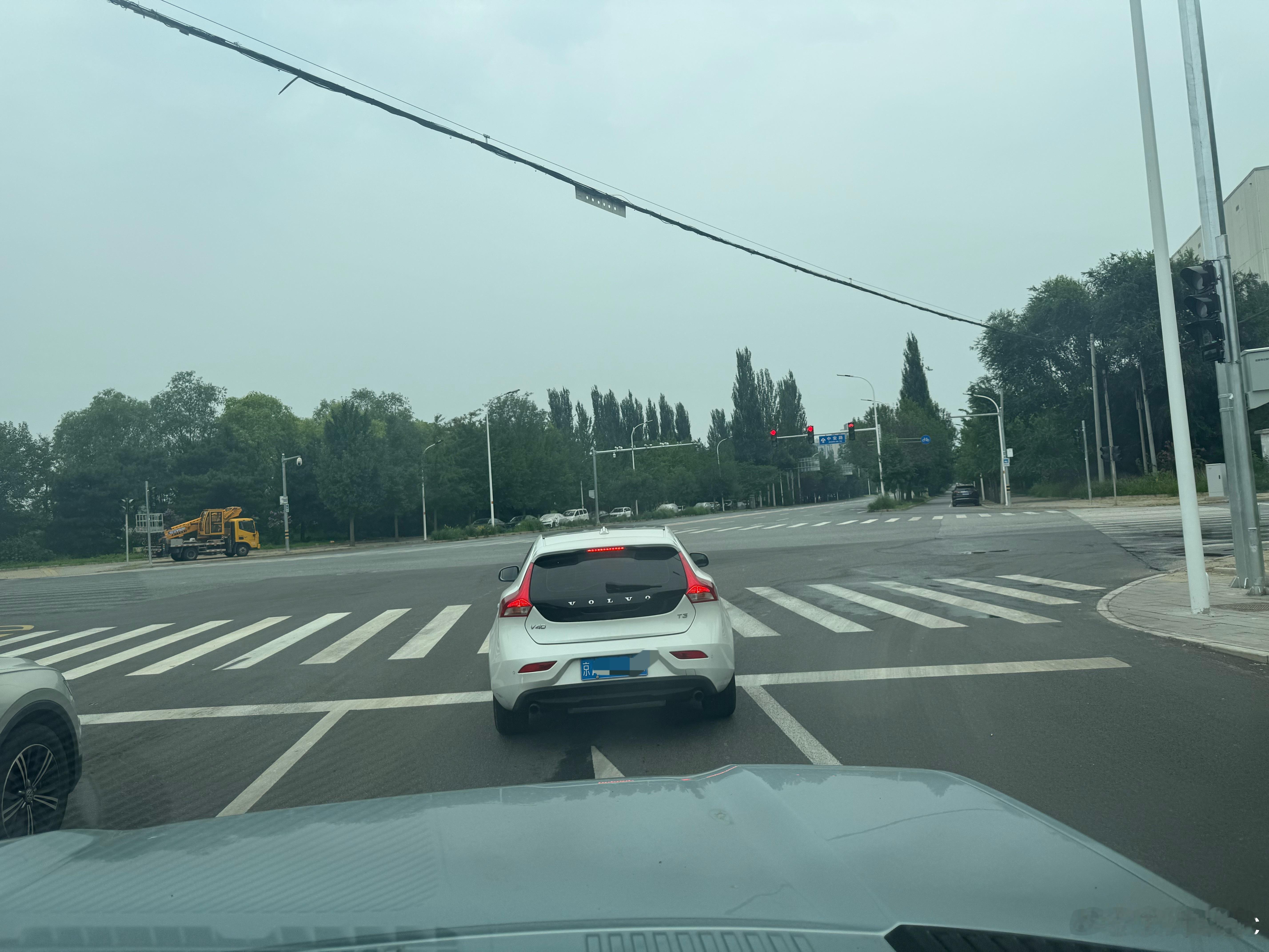 纯右转道，他隔着等直行[黑线] ​​​