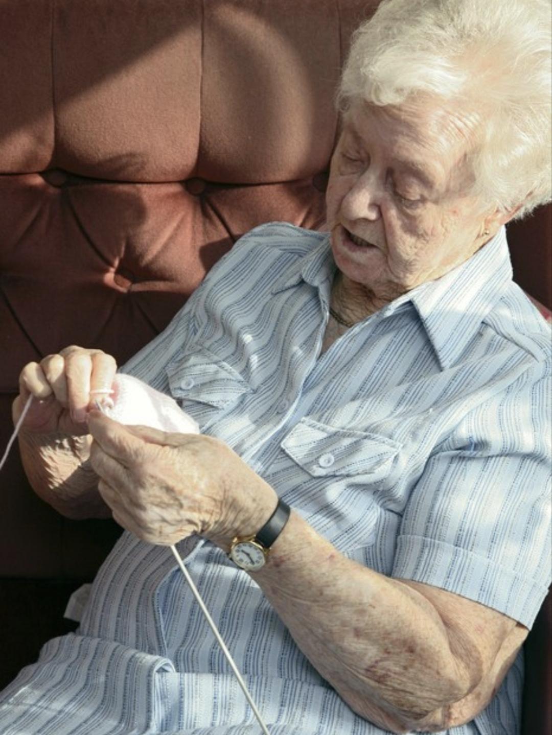 你吵赢母亲的那句话，她会记一辈子

我和母亲最后一次吵架，是因为一双袜子。她织的