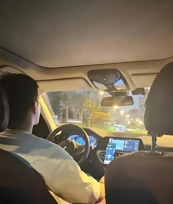 太原，成先生凌晨两点多拦了辆出租车回家。

亲贤北街体育路口上车，目的地开元北小