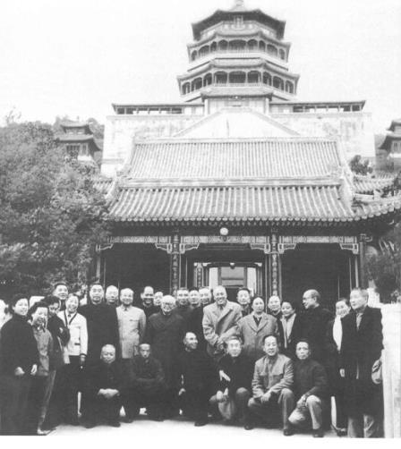 1960年10月，周恩来和邵力子，张治中，陈赓在颐和园宴请被特赦的原国民党高级将