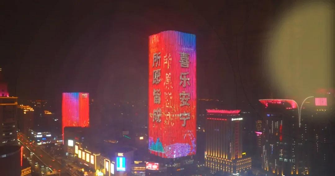 新春的脚步愈发临近，为营造喜庆祥和、迎新春贺新年的浓厚节日氛围，区绿化市容局精心