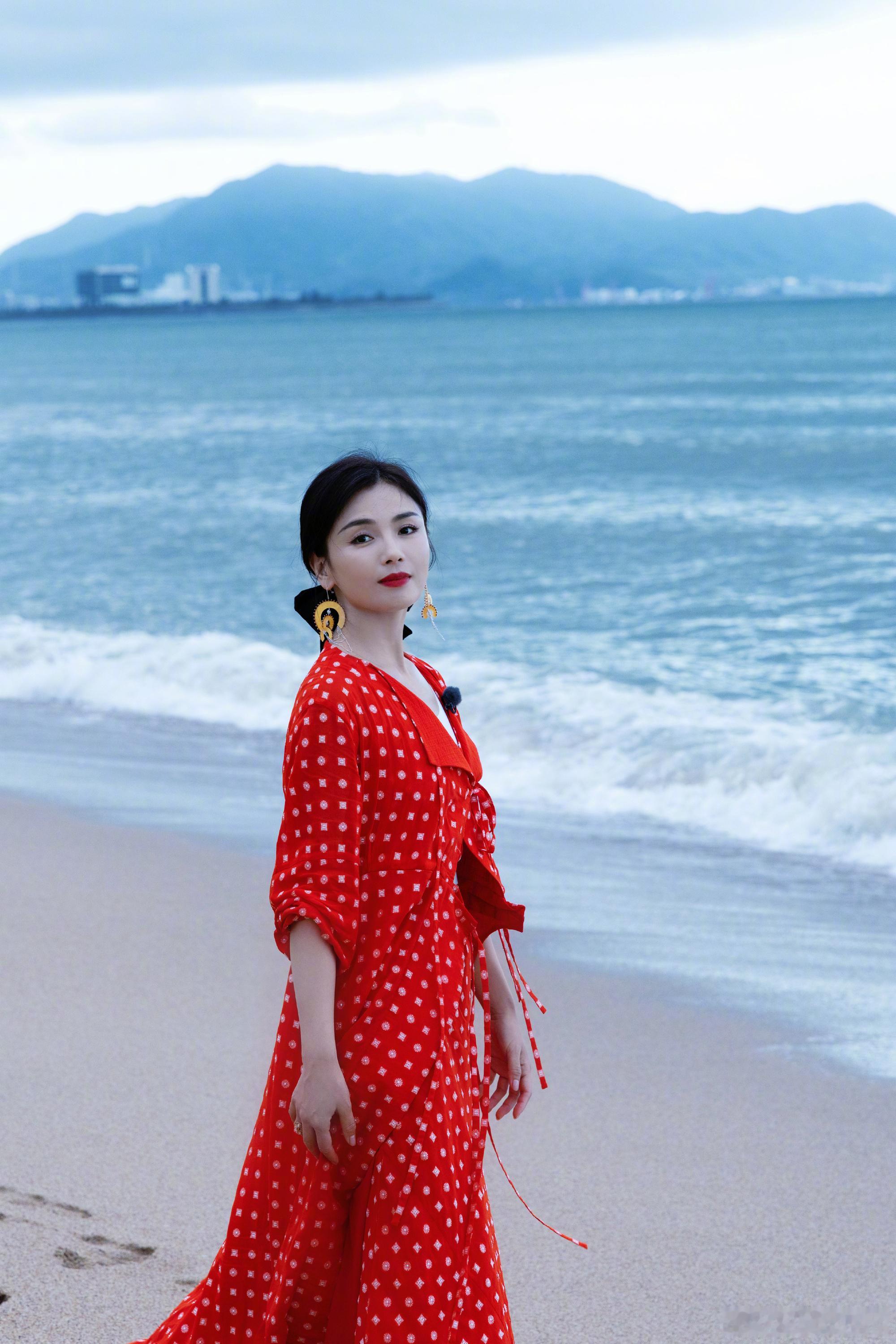 让刘涛惊艳的天菜出现了 厨综里的名场面被涛姐承包了！一口咬下裹满浓郁酱汁的菜，她