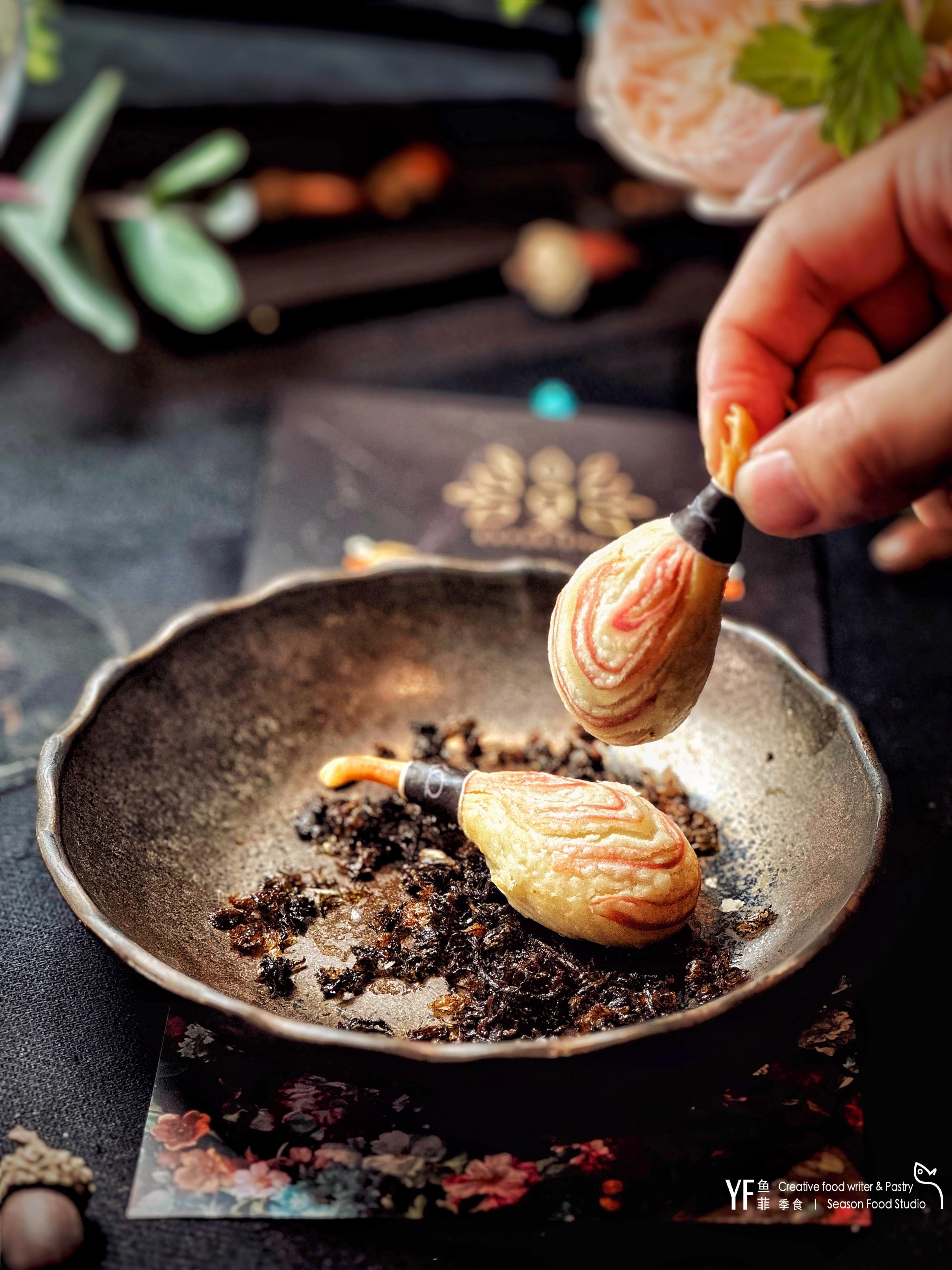 吃过许多沉浸式体验美食，火腿沉浸式晚宴还是第一次。整场9道均以火腿入馔，通过色香