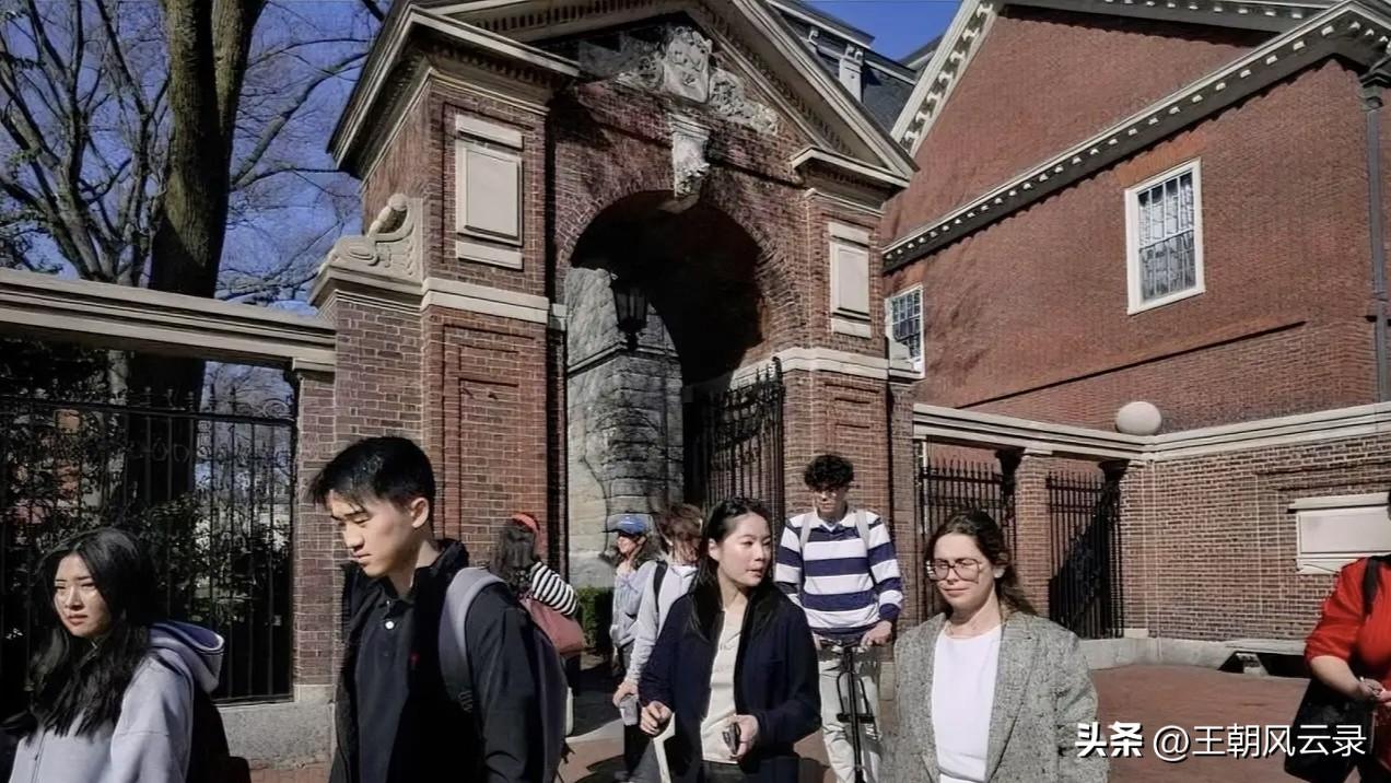 一名中国博士后遭美方执法人员约谈盘问后自杀身亡
3月27号，环球时报消息，近日一