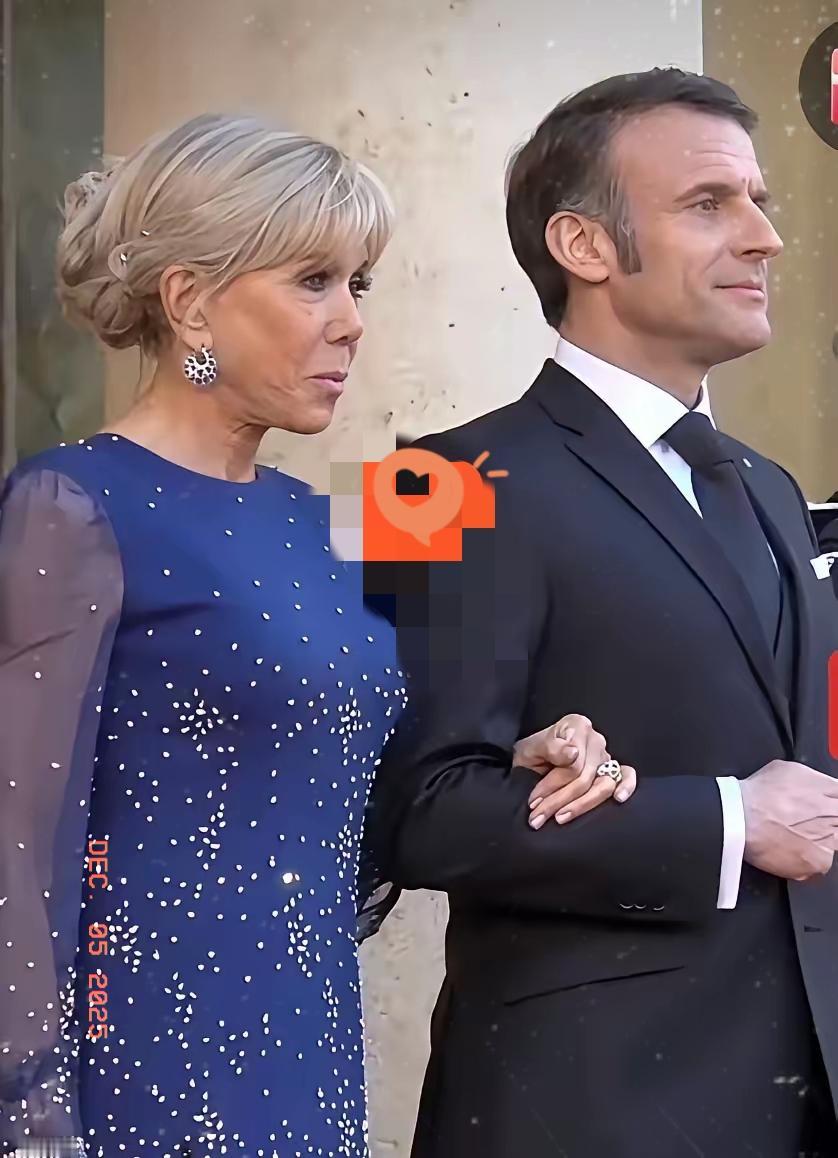 不得不承认，
马克龙娶了一位好妻子
马克龙访问中国，72岁的妻子也陪同一起来参加