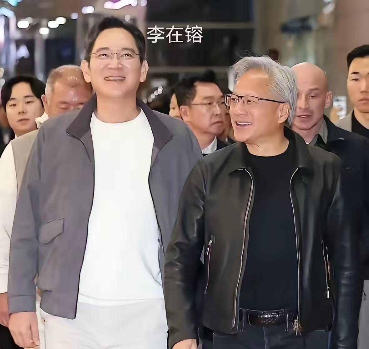 看到黄仁勋和李在镕的合影，突然觉得怪怪的。咦！这不是马化腾吗？仔细一看，李在镕确