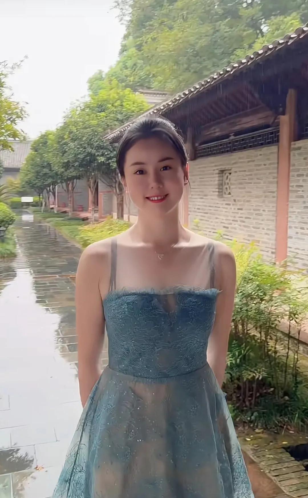 女儿还有两个月就要在上海找工作了，依据当前形势，我给她的求职建议：

1，外企—