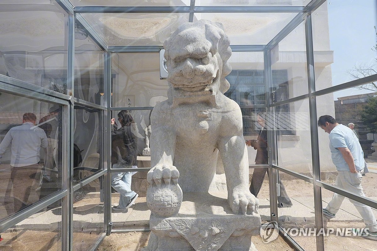 【清代石狮像将归还中国】（韩联社）海外新鲜事 热点现场 4月13日，在首尔市城北