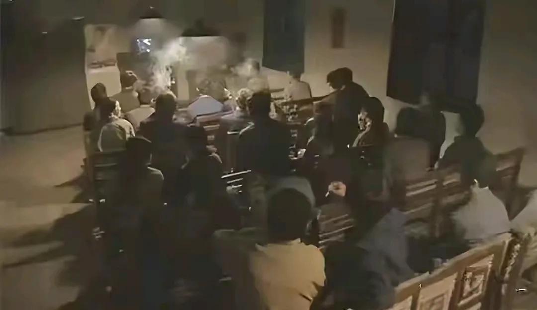 2026年，两块钱还能在录像厅坐一整天。

长春那家，看店老头六十好几，守了二十
