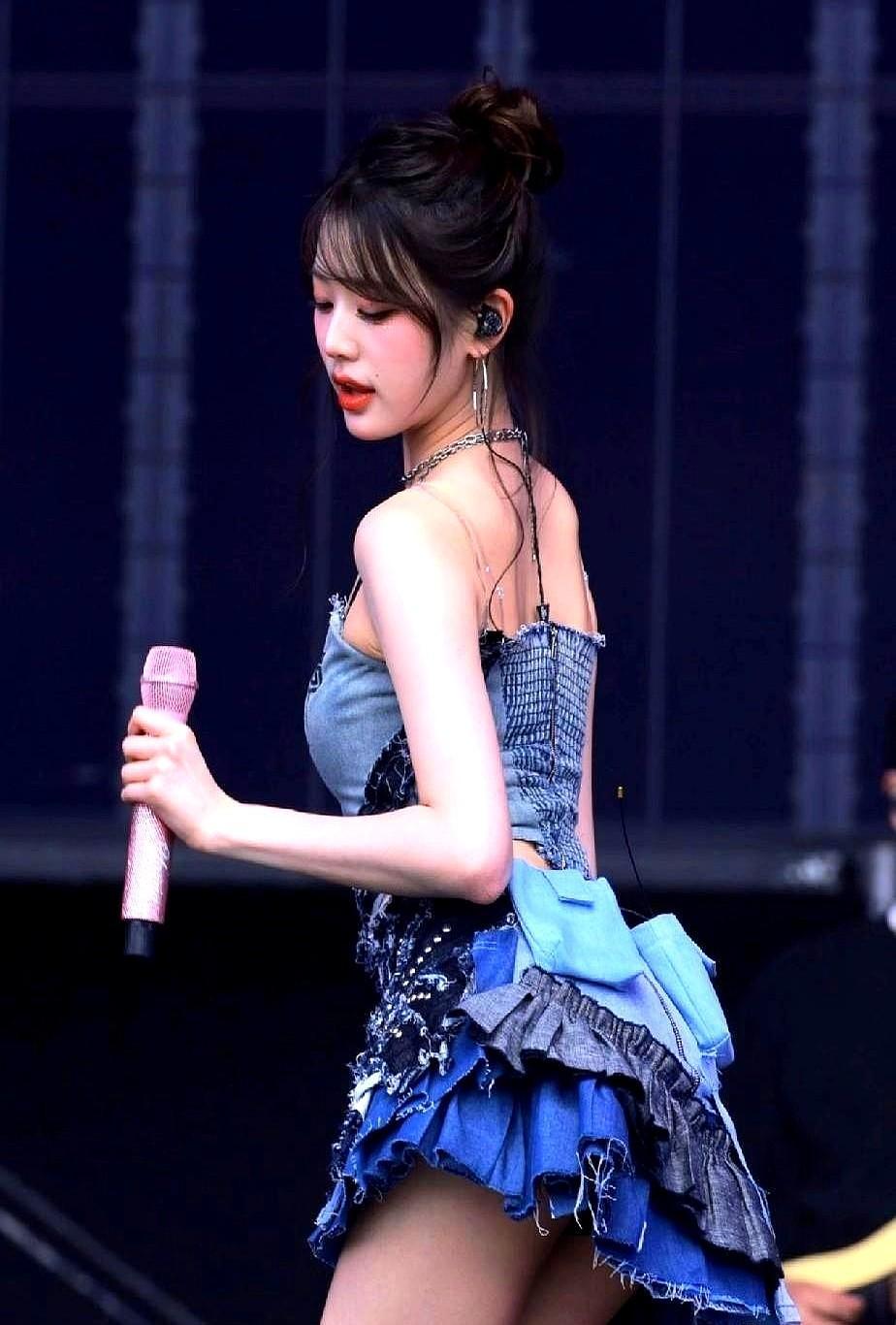 三条裤边，炸了整个韩国时尚圈。
不是露肉，是露了态度。
年轻人抢着买同款，不是因