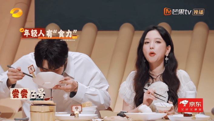 金莎一天狂吃四五千卡 怪不得莎莎一天能吃五千卡，这好吃的也太多了！问问能不能自费
