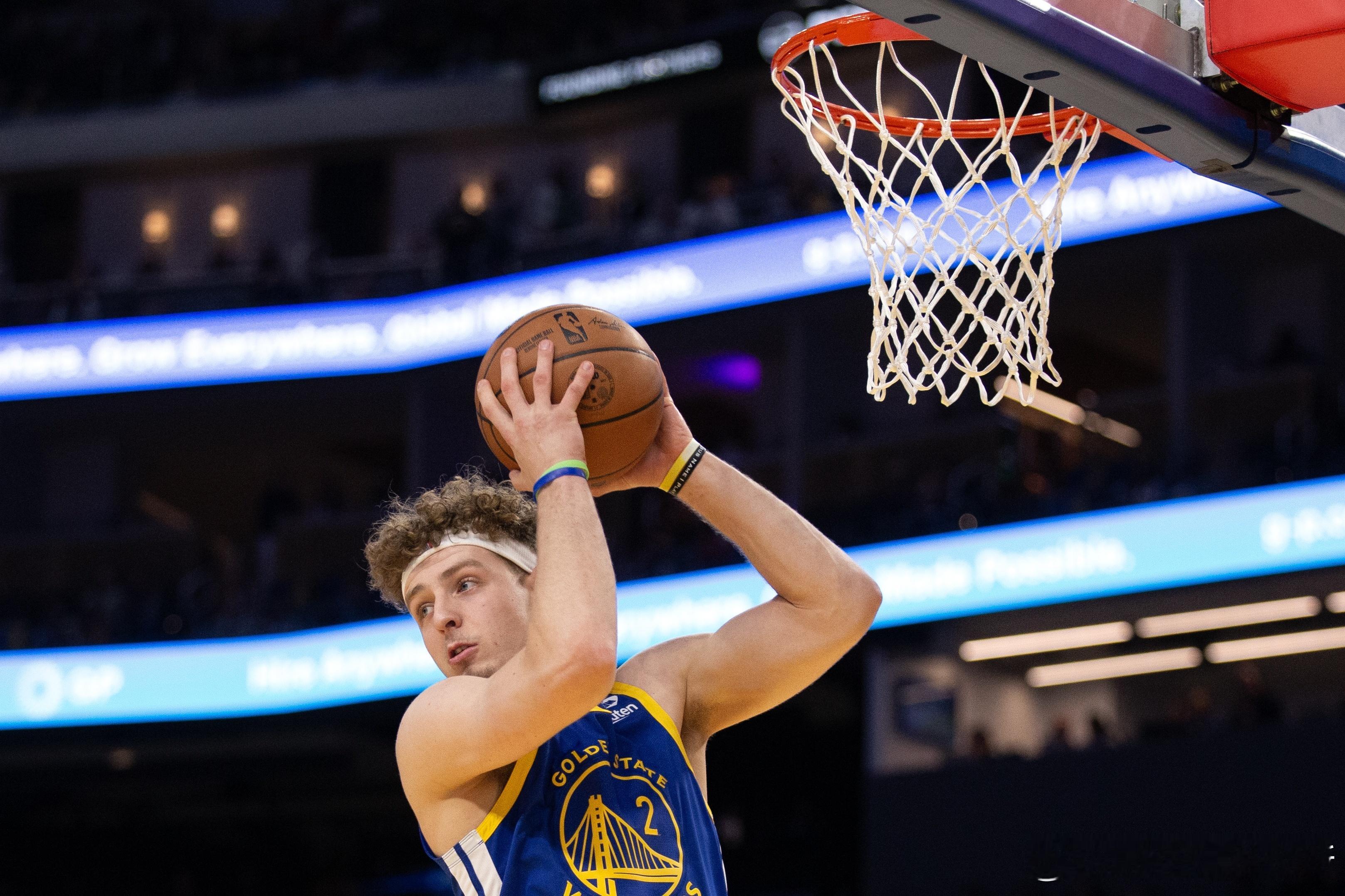 谈到球队上个赛季的表现，波杰姆斯基说道：“我觉得我们每个人在赛季结束时都有些失落