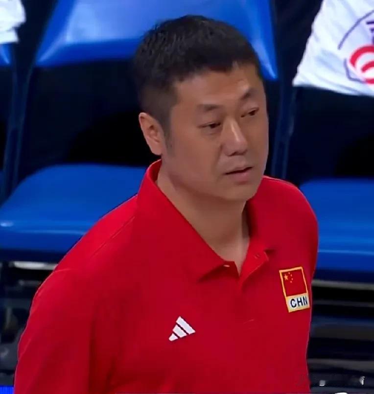 【最后一战对美国，勇哥面临两难抉择】
再过半小时，中国女排将迎来本年度世联赛分站