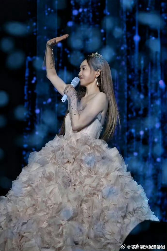 范玮琪这一次乘风破浪等了这么久终于官宣，范玮琪这次一定能在舞台上展现出不一样的魅