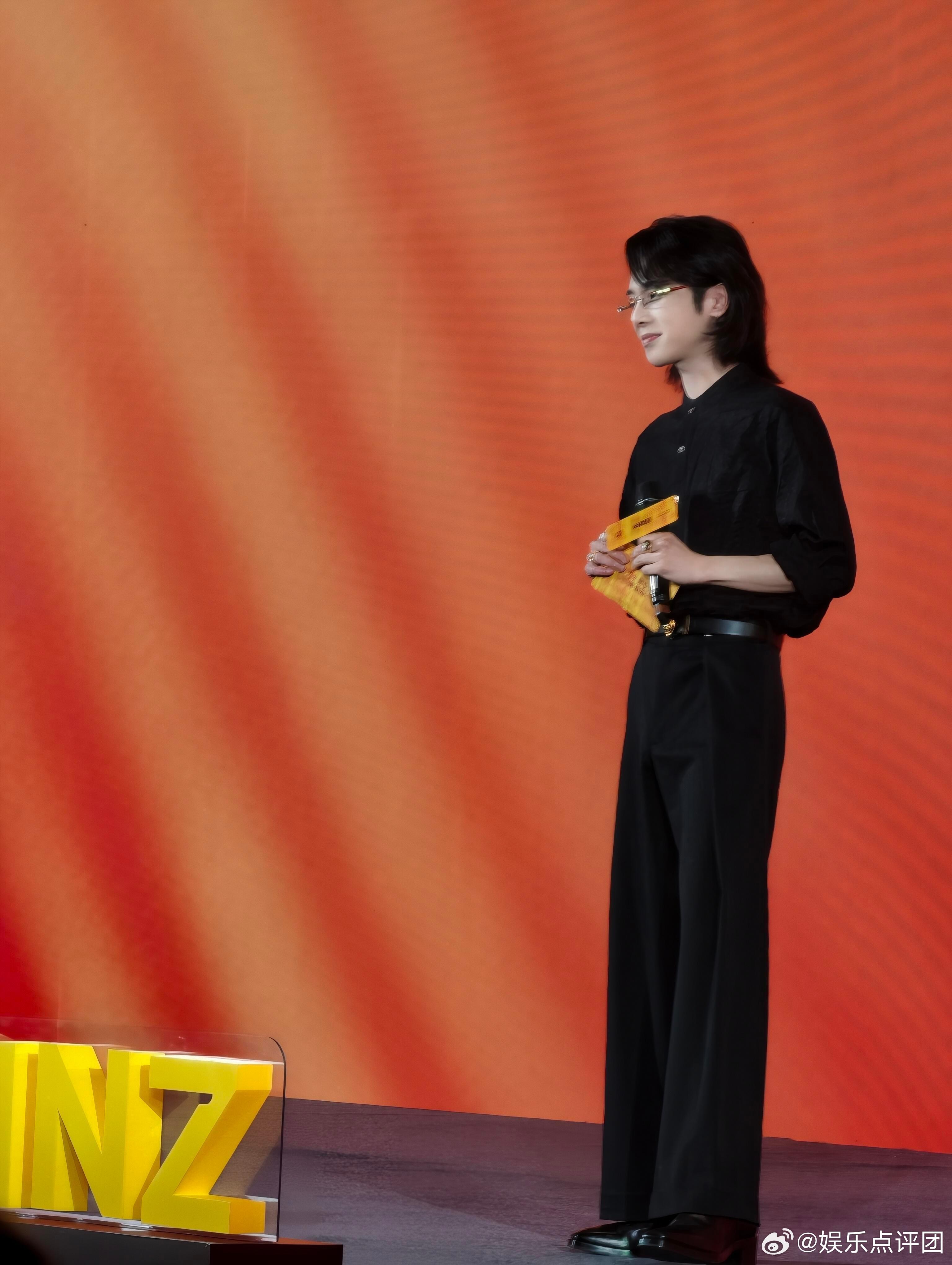 华晨宇重点品牌联合创始人 华晨宇又搞大事了！从舞台上的音乐疯子到品牌联合创始人，