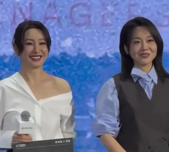一人两面，一半风情万丈，一半沉静内敛，好演员，连气质都能随心切换。